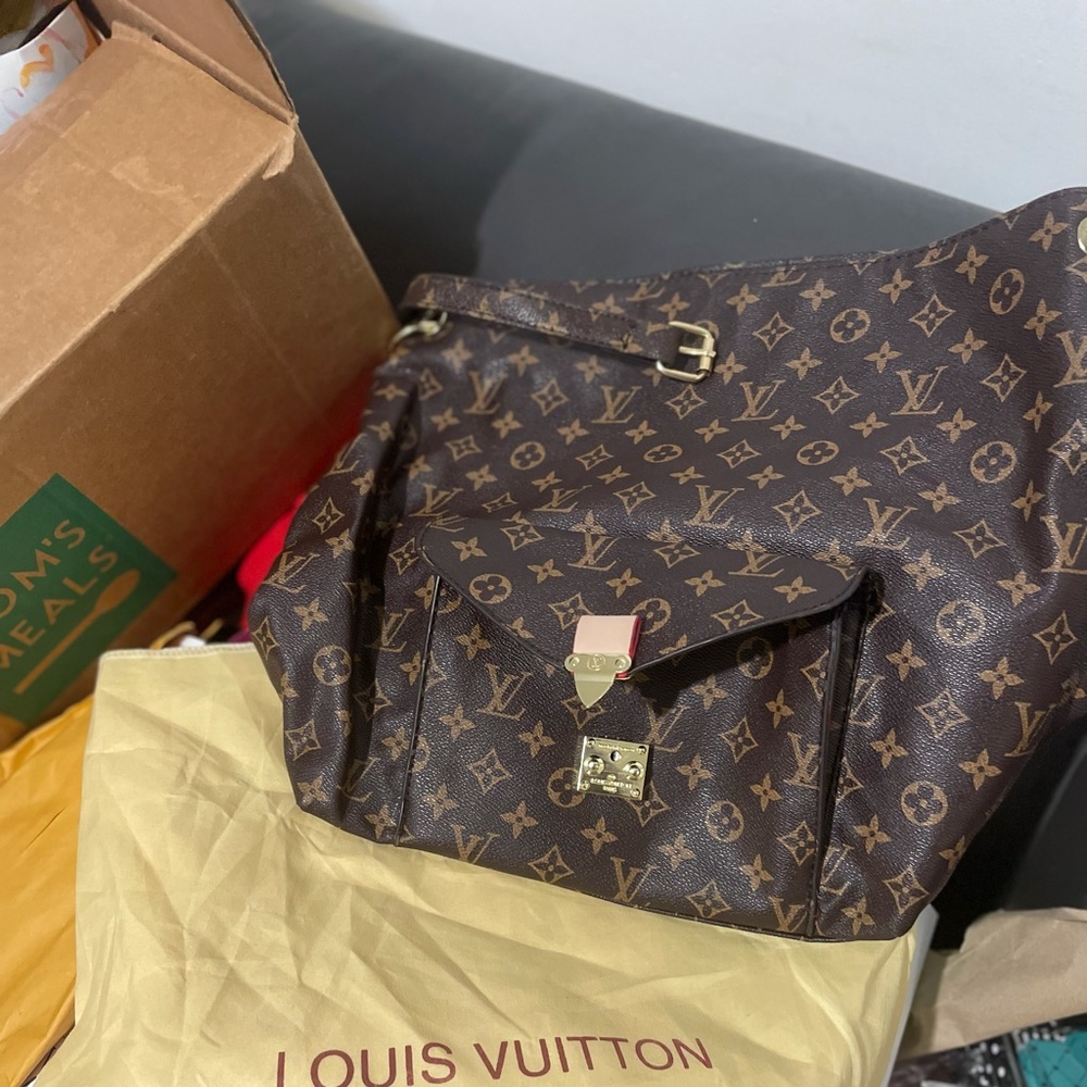 Not authentic Lv bag